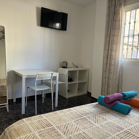Almeria Centro Habitacion Privada En Apartamento Compartido المظهر الخارجي الصورة