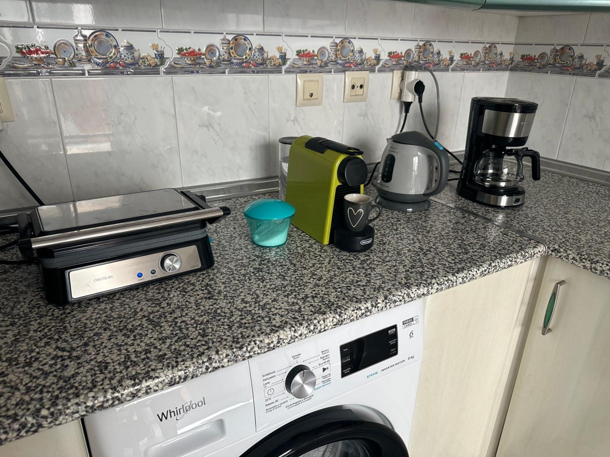 Almeria Centro Habitacion Privada En Apartamento Compartido المظهر الخارجي الصورة