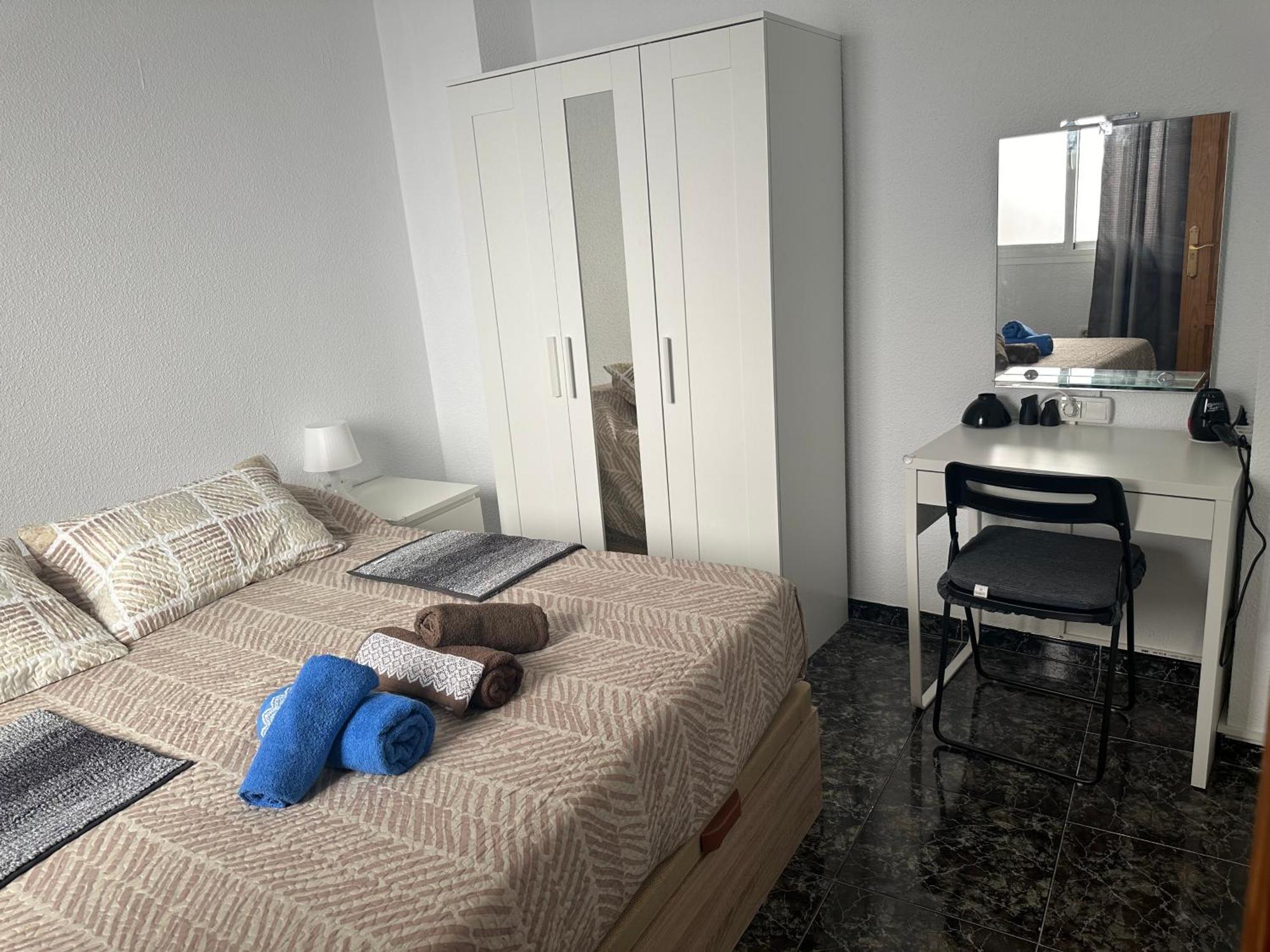 Almeria Centro Habitacion Privada En Apartamento Compartido المظهر الخارجي الصورة