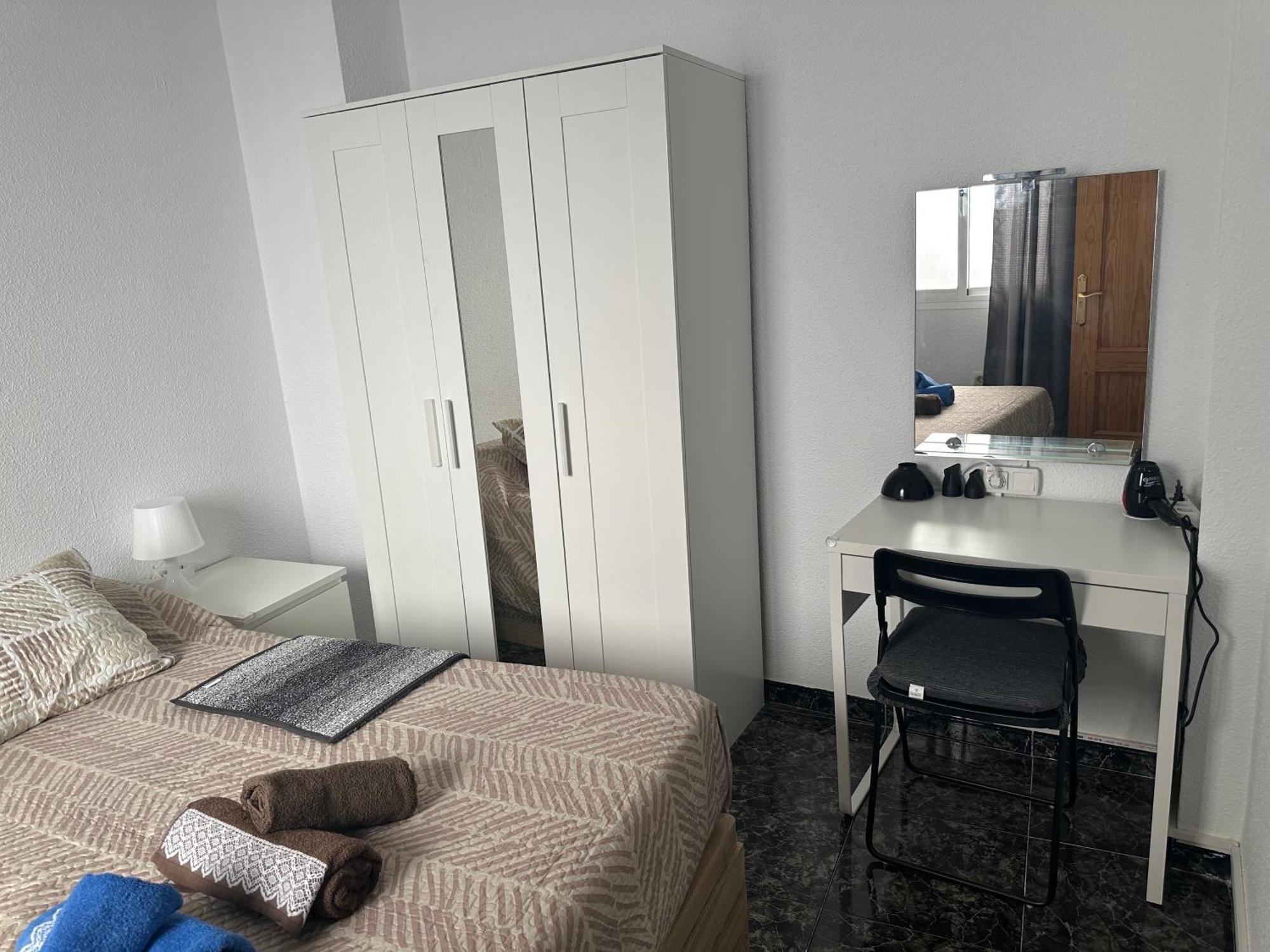 Almeria Centro Habitacion Privada En Apartamento Compartido المظهر الخارجي الصورة
