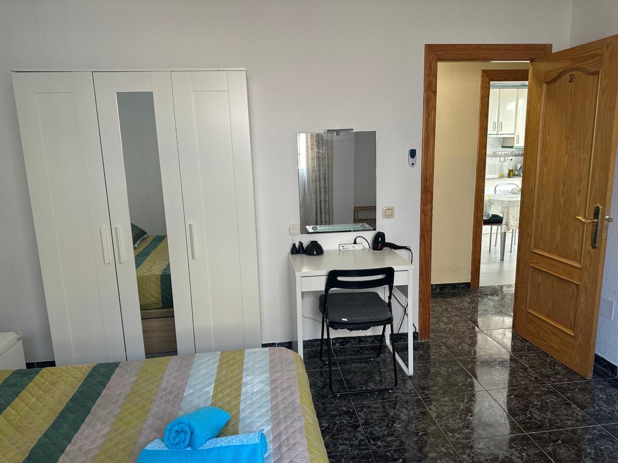 Almeria Centro Habitacion Privada En Apartamento Compartido المظهر الخارجي الصورة