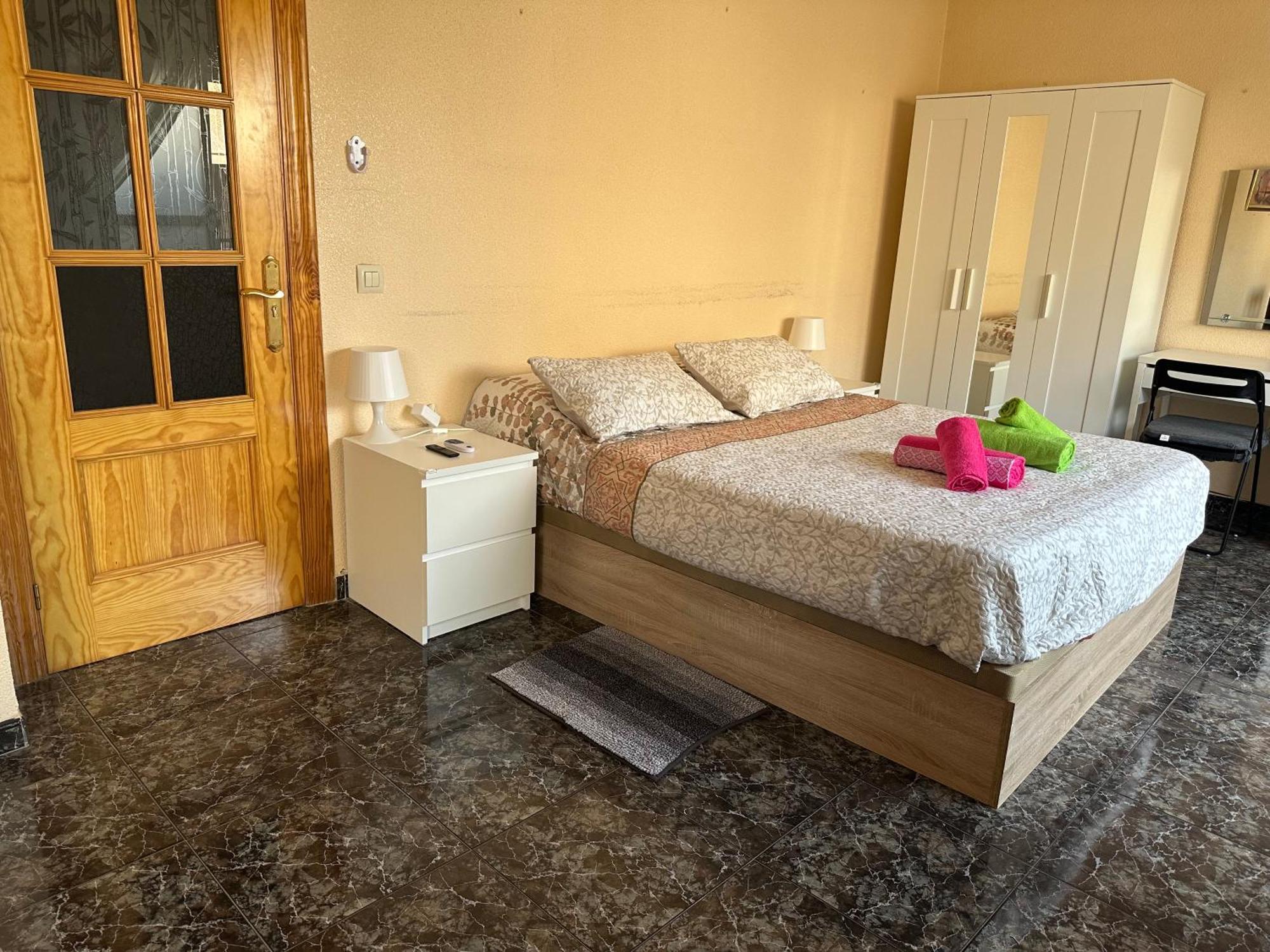 Almeria Centro Habitacion Privada En Apartamento Compartido المظهر الخارجي الصورة