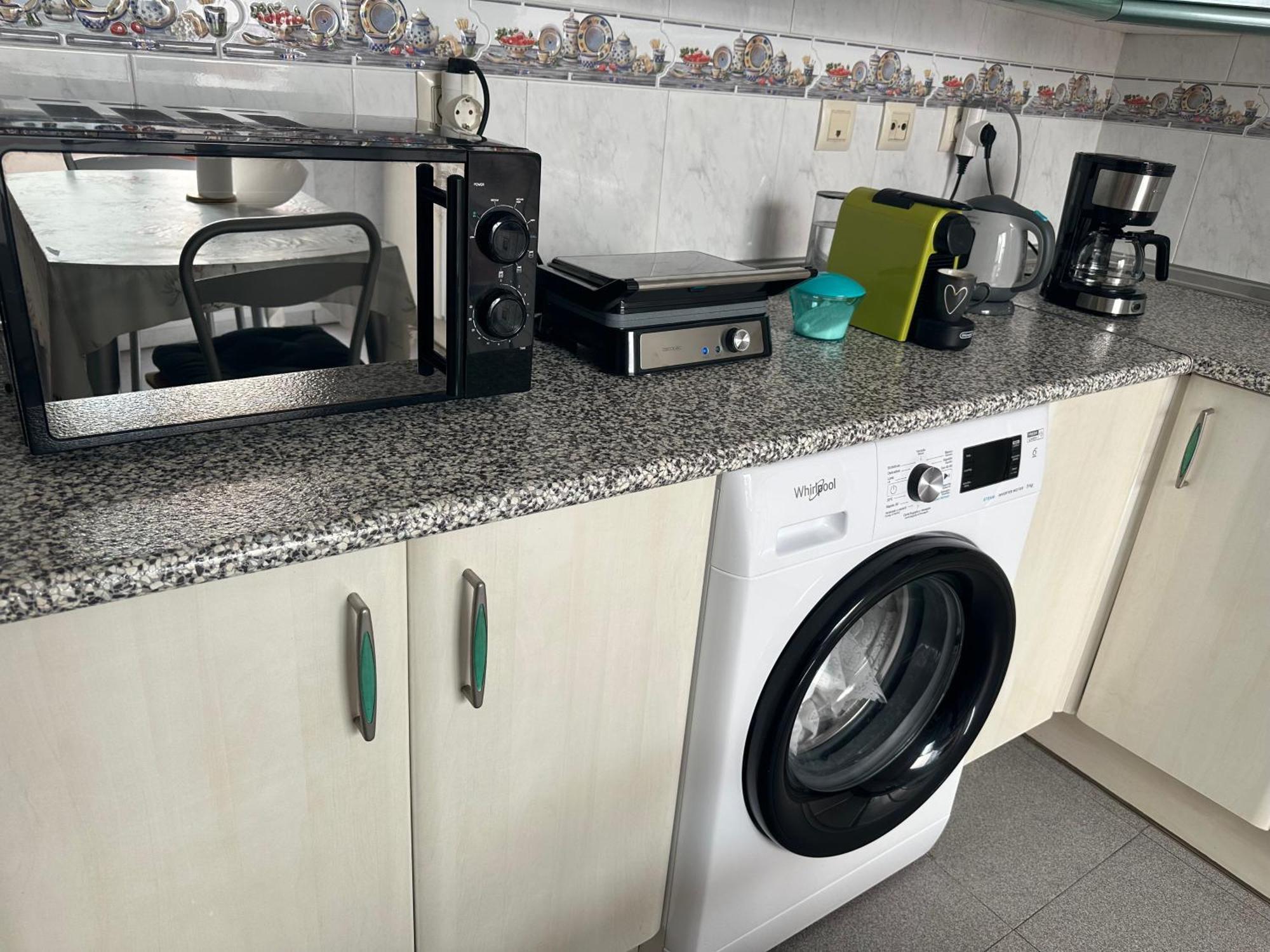 Almeria Centro Habitacion Privada En Apartamento Compartido المظهر الخارجي الصورة