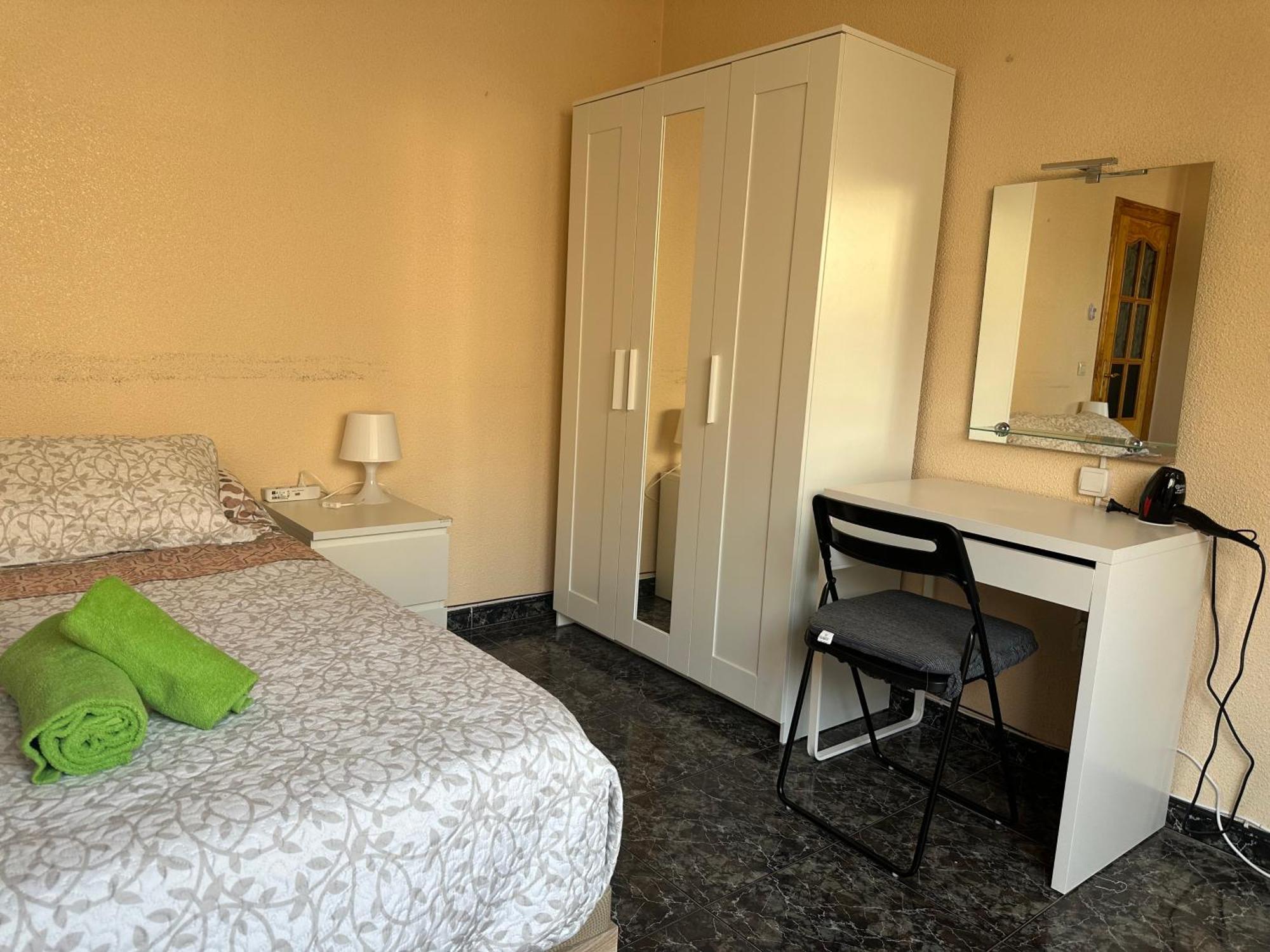 Almeria Centro Habitacion Privada En Apartamento Compartido المظهر الخارجي الصورة