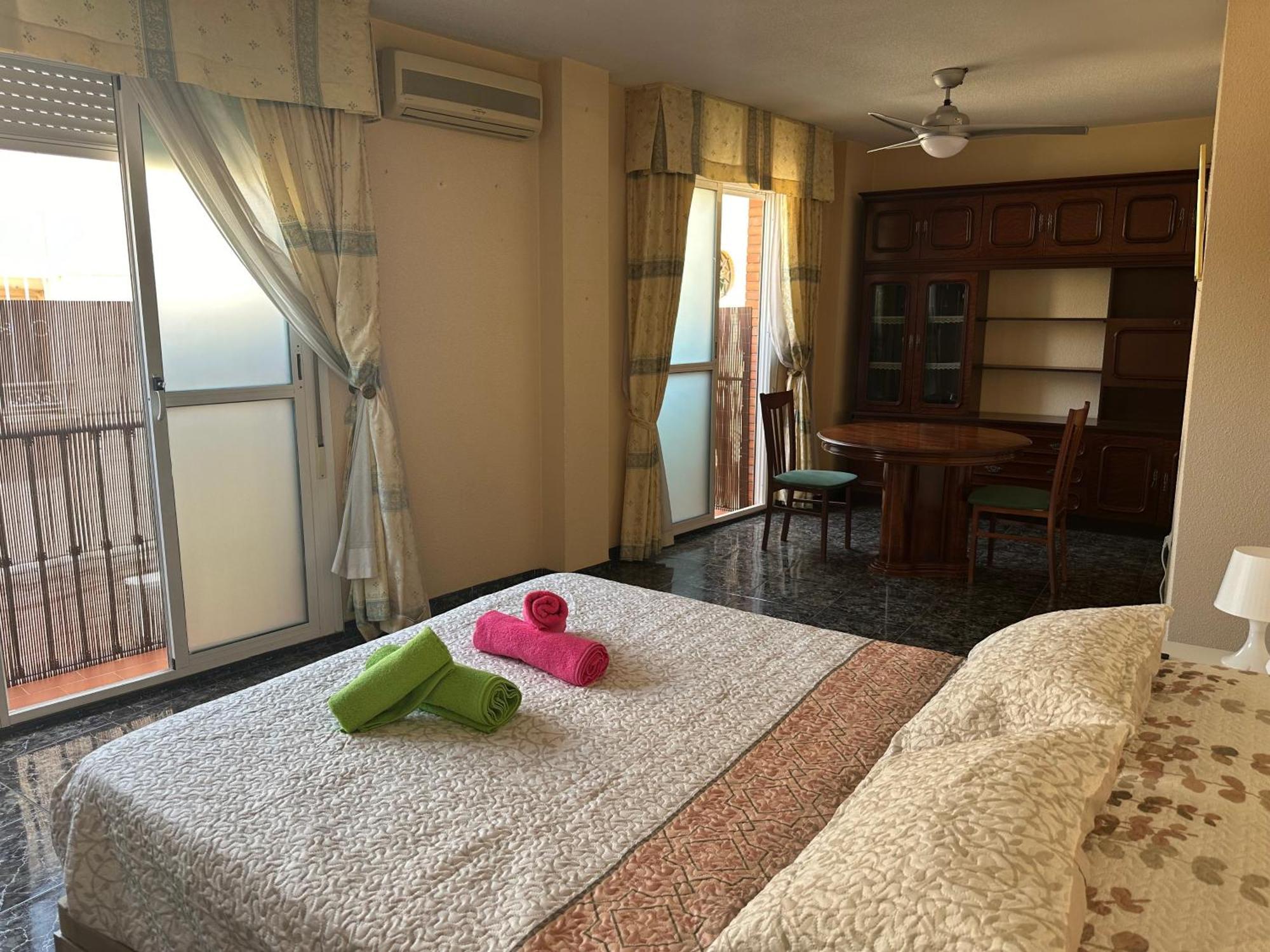 Almeria Centro Habitacion Privada En Apartamento Compartido المظهر الخارجي الصورة