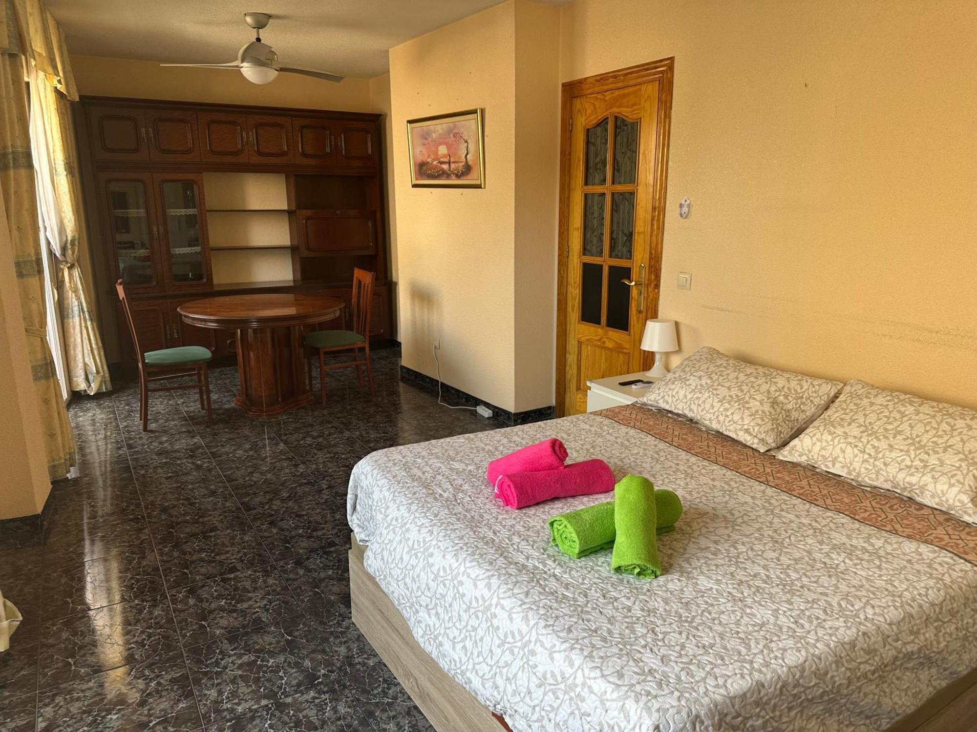 Almeria Centro Habitacion Privada En Apartamento Compartido المظهر الخارجي الصورة