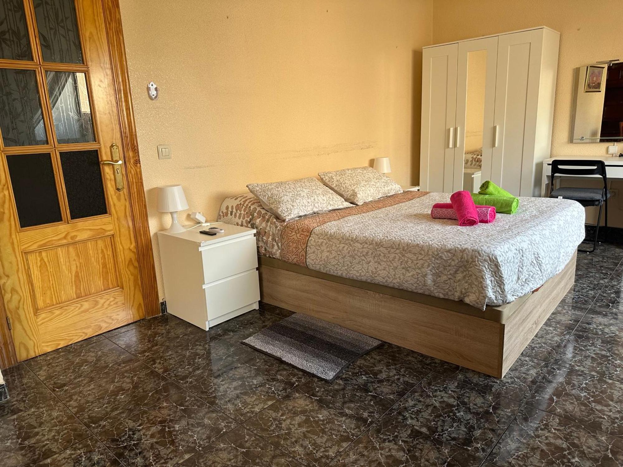 Almeria Centro Habitacion Privada En Apartamento Compartido المظهر الخارجي الصورة