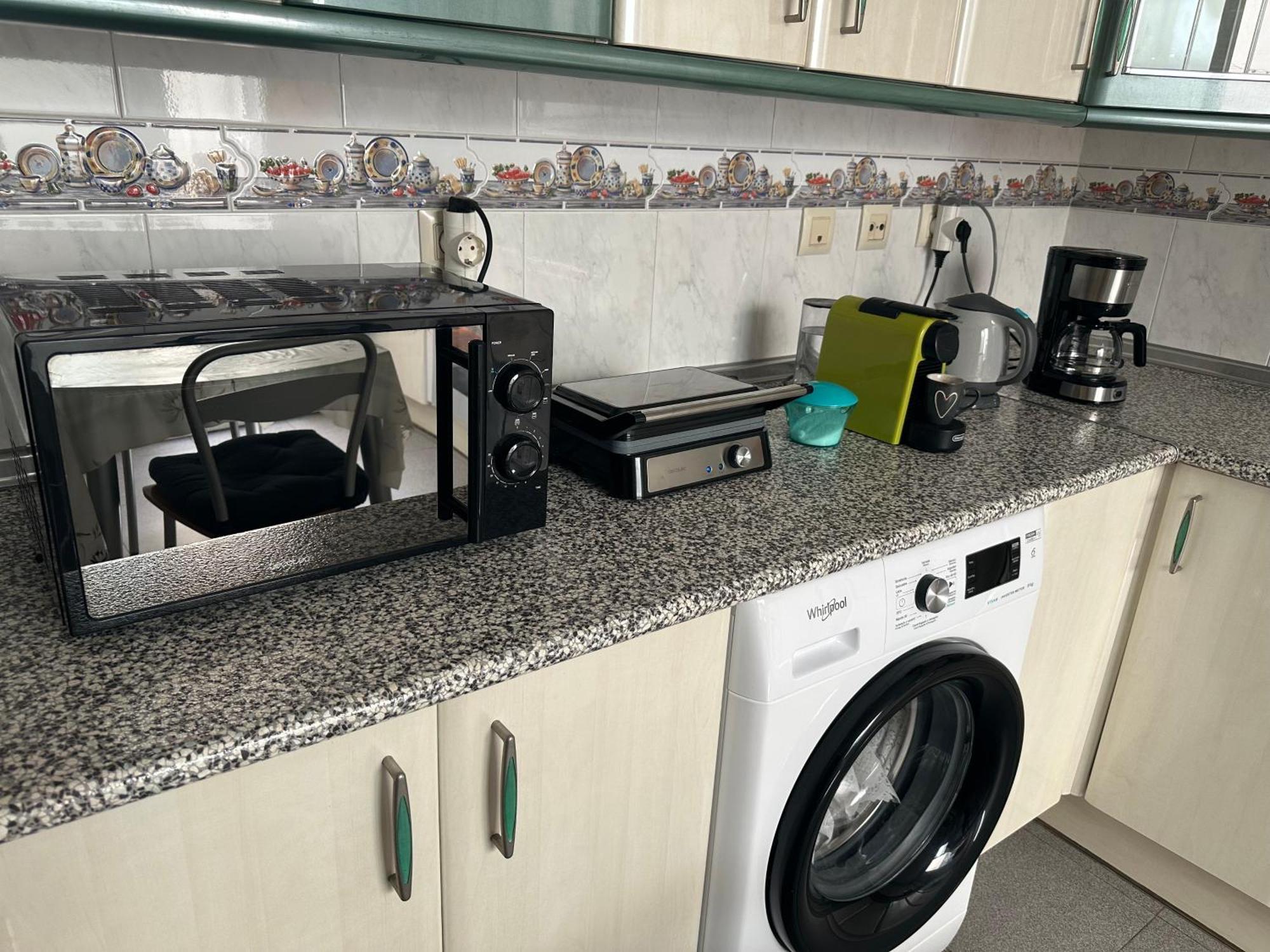 Almeria Centro Habitacion Privada En Apartamento Compartido المظهر الخارجي الصورة