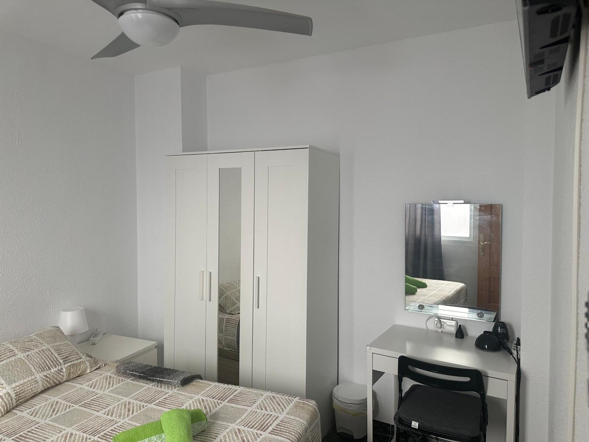 Almeria Centro Habitacion Privada En Apartamento Compartido المظهر الخارجي الصورة