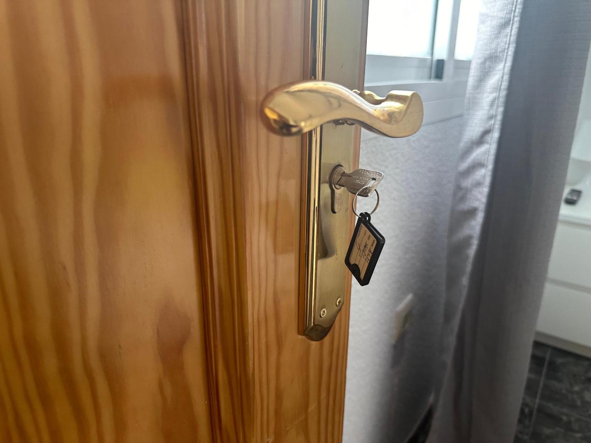 Almeria Centro Habitacion Privada En Apartamento Compartido المظهر الخارجي الصورة
