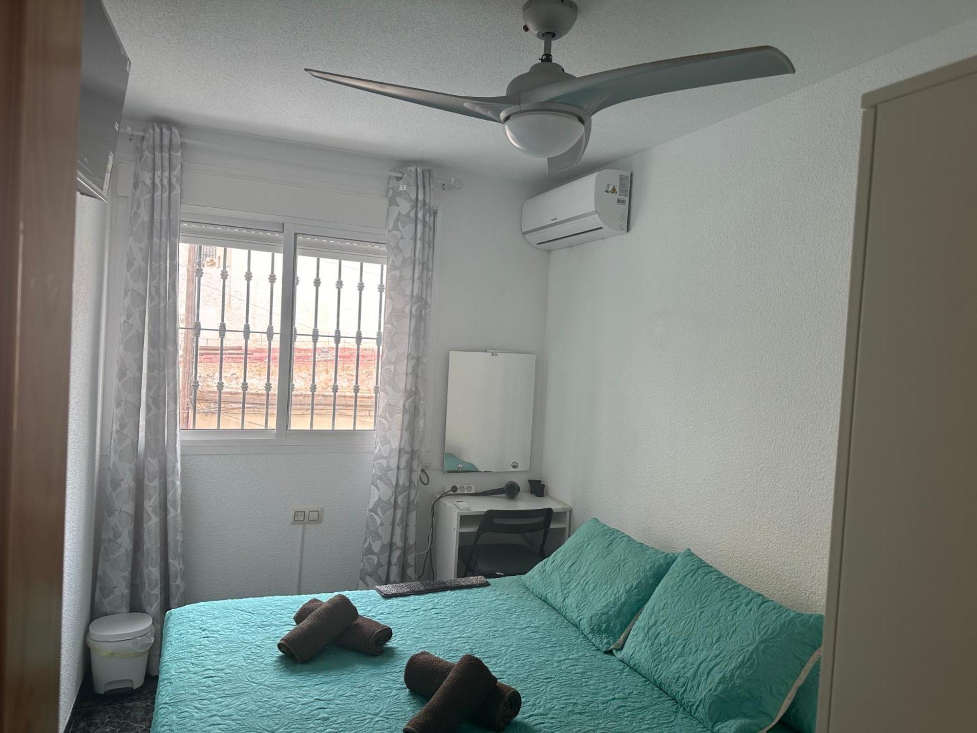 Almeria Centro Habitacion Privada En Apartamento Compartido المظهر الخارجي الصورة