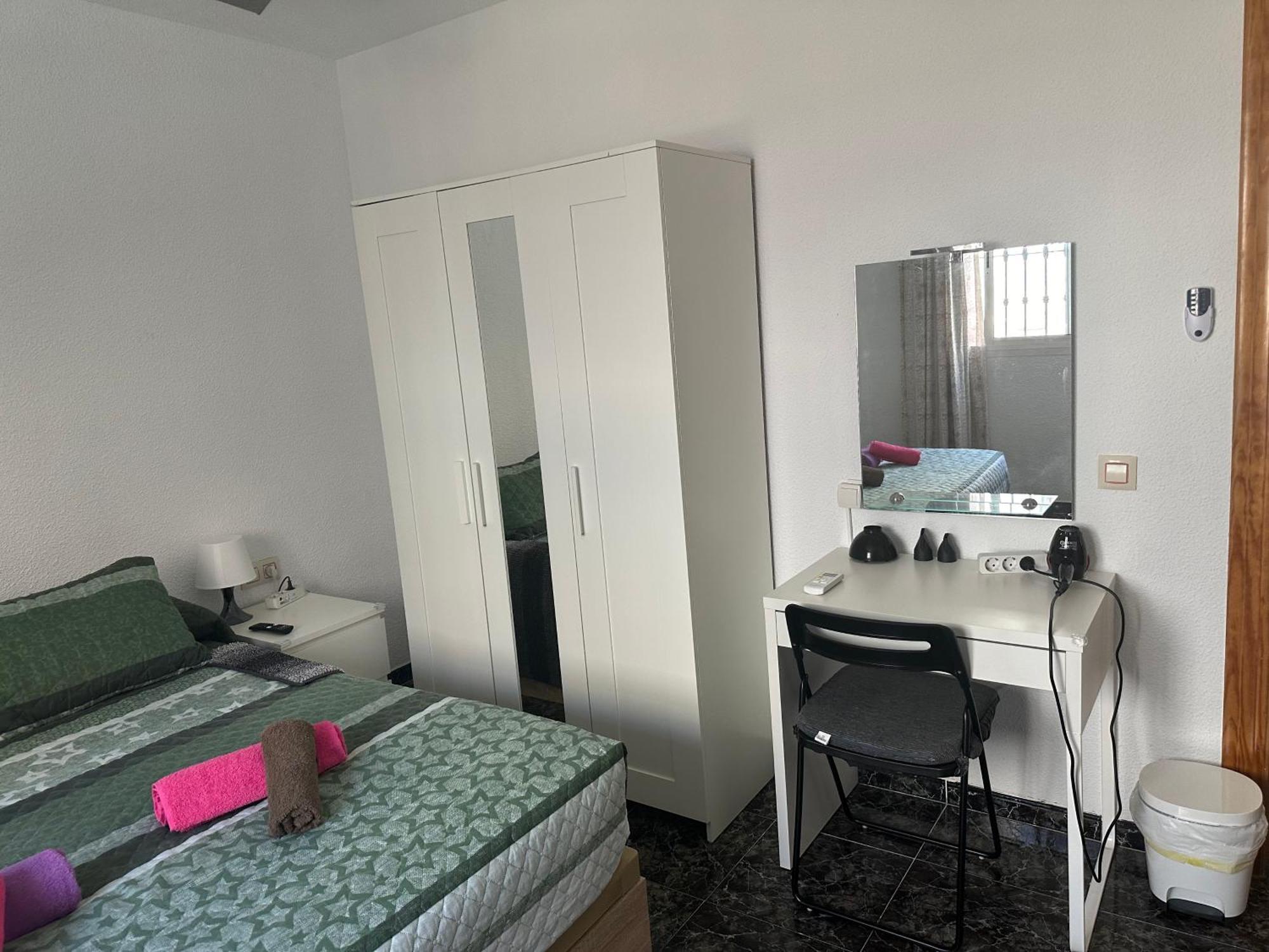 Almeria Centro Habitacion Privada En Apartamento Compartido المظهر الخارجي الصورة
