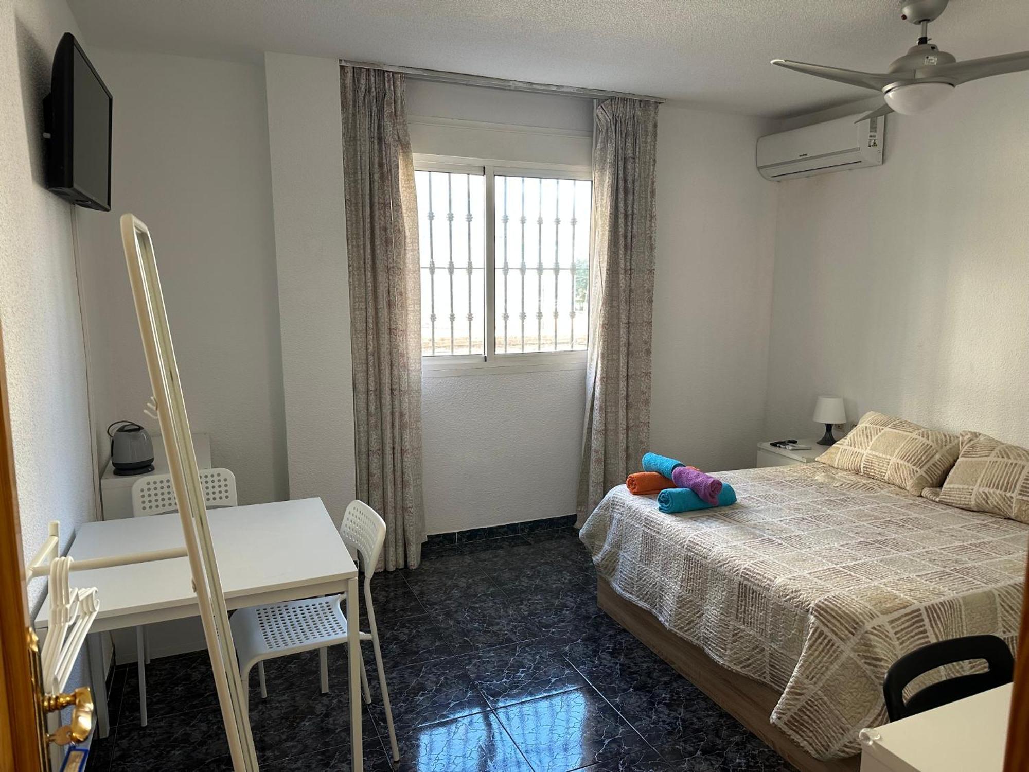 Almeria Centro Habitacion Privada En Apartamento Compartido المظهر الخارجي الصورة