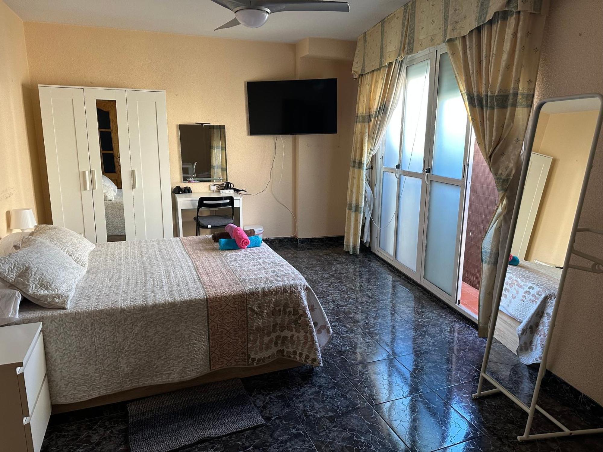 Almeria Centro Habitacion Privada En Apartamento Compartido المظهر الخارجي الصورة