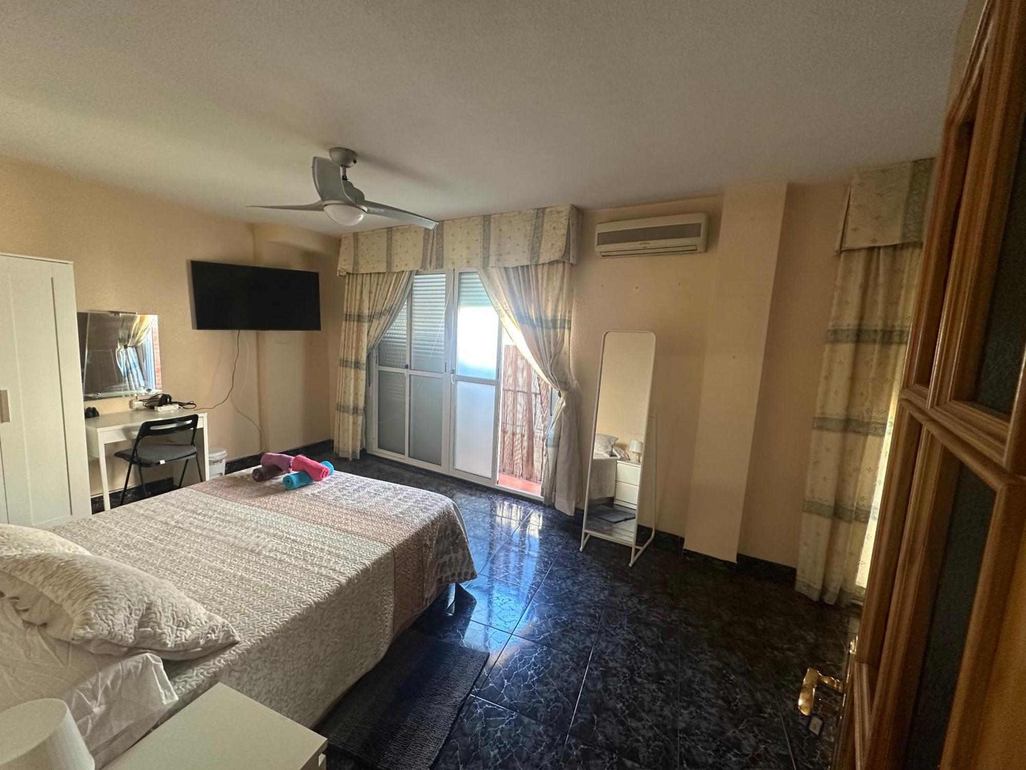 Almeria Centro Habitacion Privada En Apartamento Compartido المظهر الخارجي الصورة