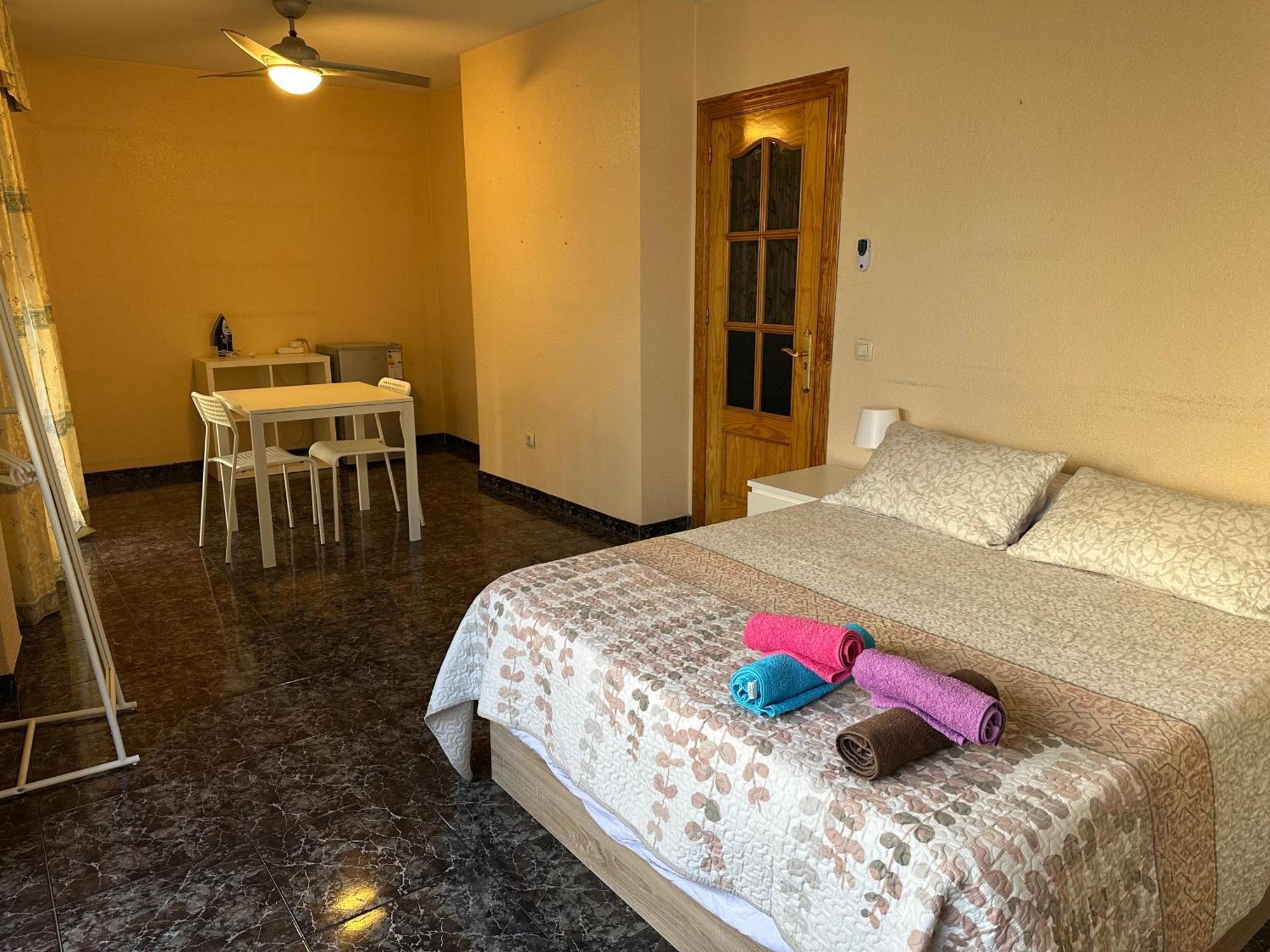 Almeria Centro Habitacion Privada En Apartamento Compartido المظهر الخارجي الصورة