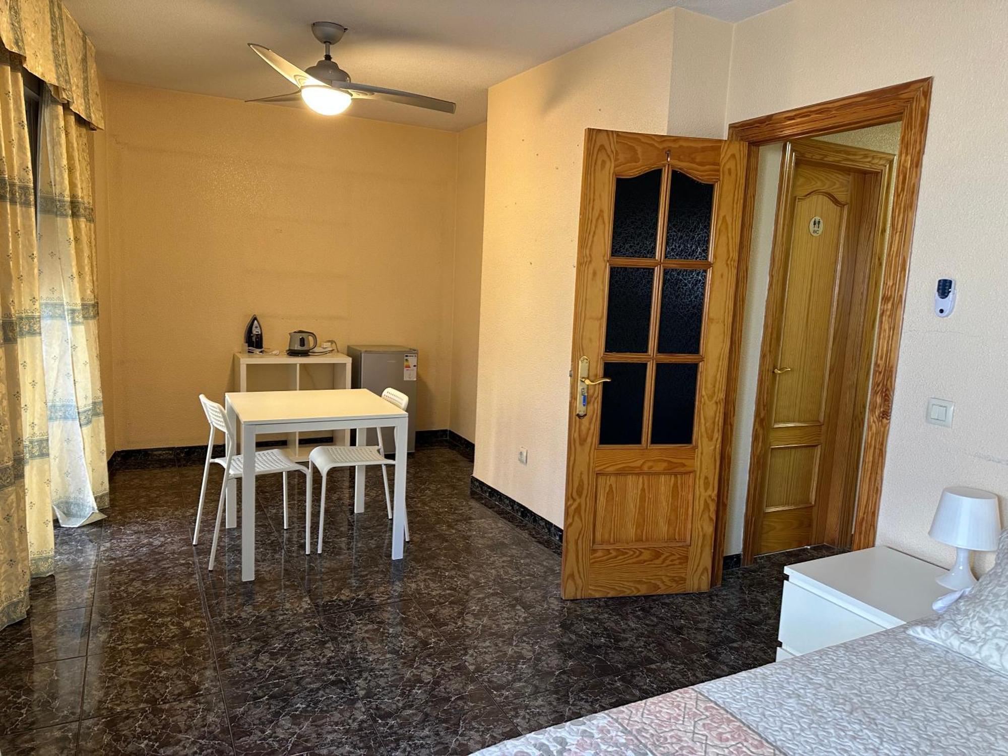 Almeria Centro Habitacion Privada En Apartamento Compartido المظهر الخارجي الصورة