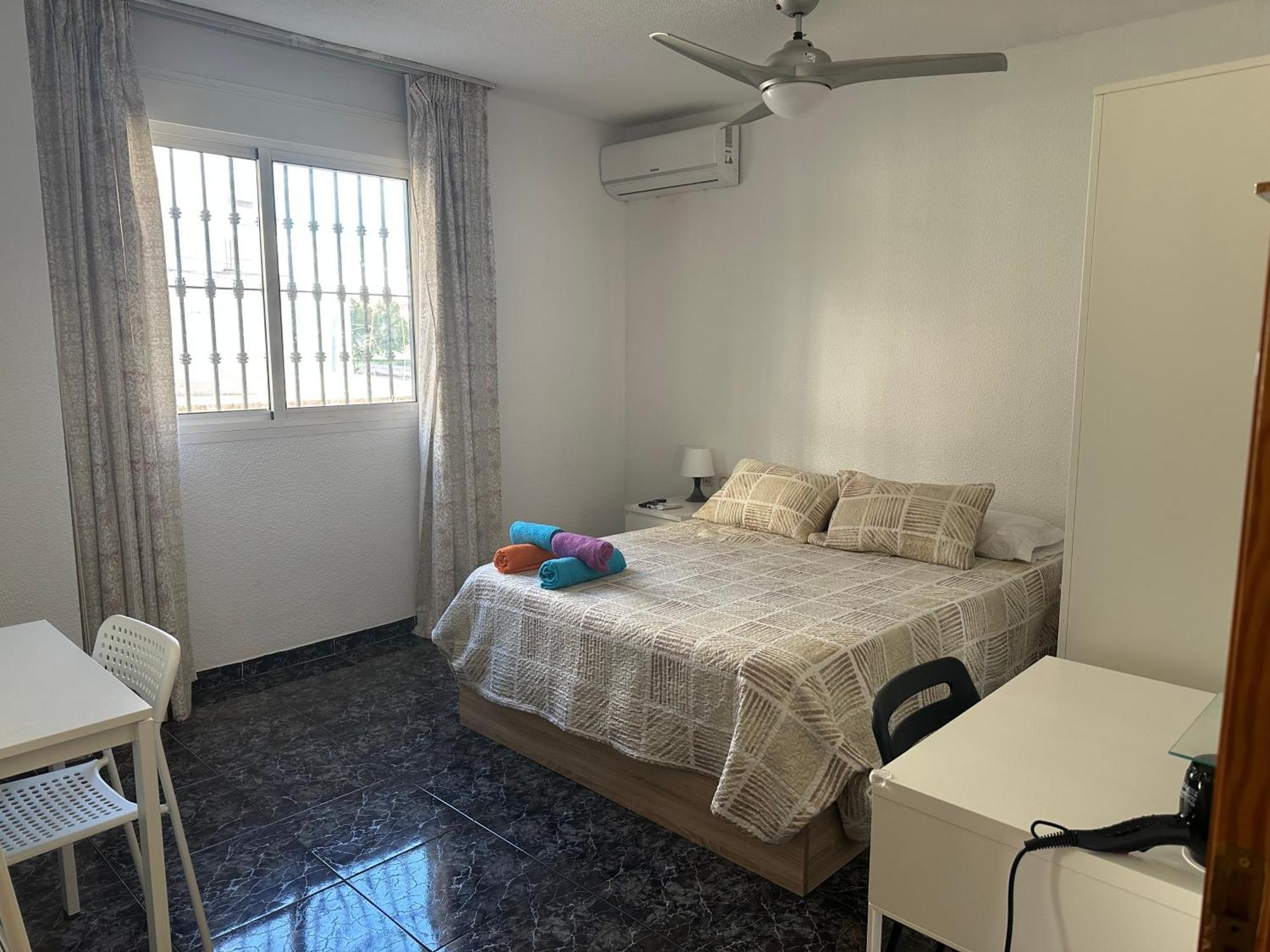Almeria Centro Habitacion Privada En Apartamento Compartido المظهر الخارجي الصورة